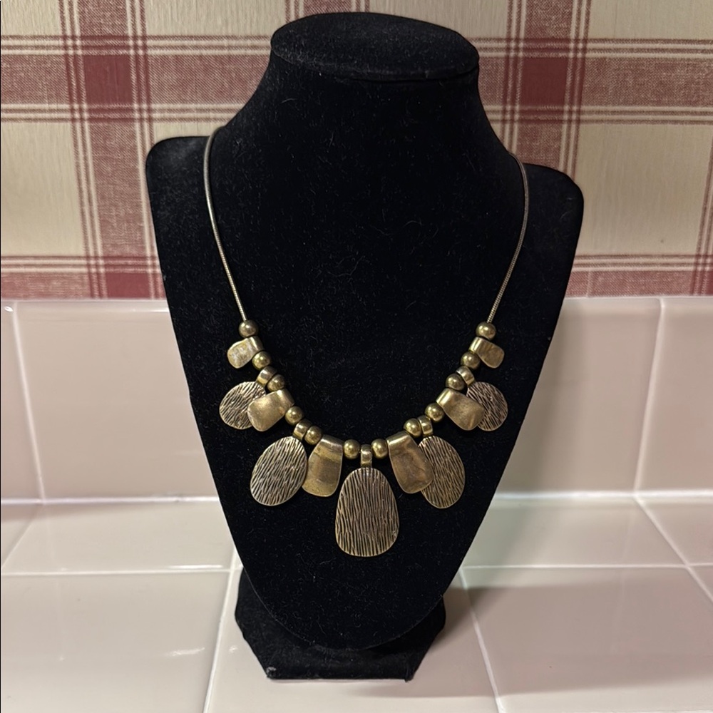 Elegant Gold Necklace with Textured Pendants